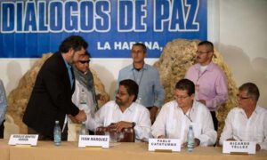 LAS FARC anuncian un alto el fuego unilateral e indefinido