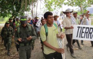 ¿Cómo van las negociaciones de paz y cómo va el proceso de restitución de tierras?