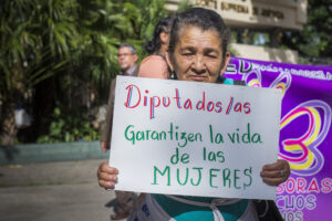 Paremos la criminalización de la mujer en El Salvador