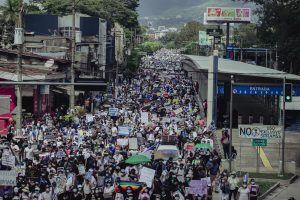 La sociedad civil de El Salvador se manifiesta contra el retroceso democrático